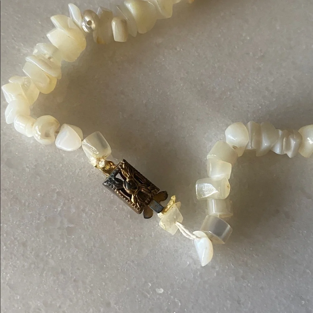 Vintage‎ White Mother of Pearl Chip Necklace